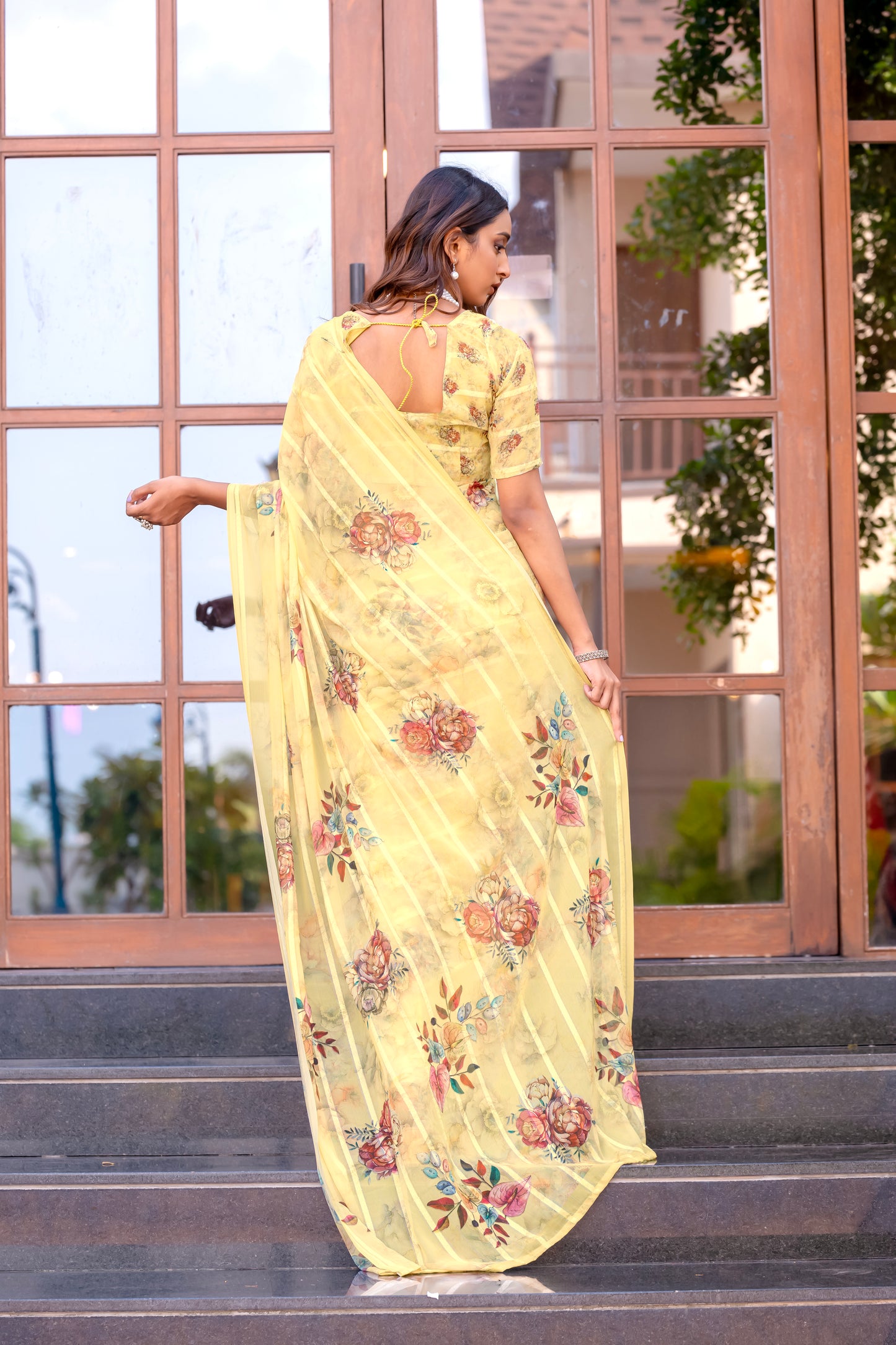 Elegant Weightless Saree Featuring Multi Colored Patterns