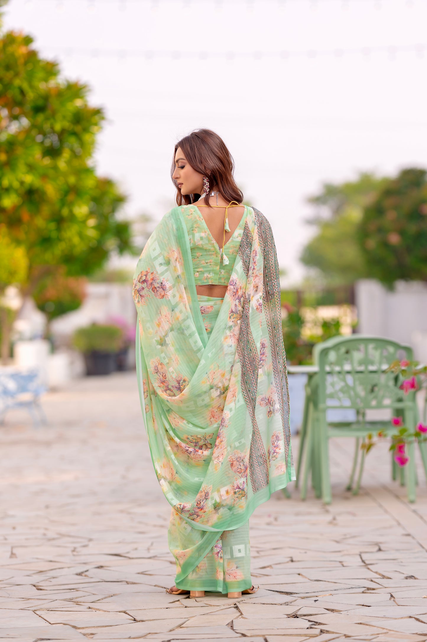 Luxurious Weightless Saree with Multicolored Design